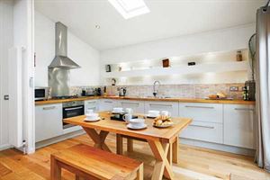 The tressle-style table and bench seating that sits adjacent to the kitchen also plays its part in creating the Sunrise’s natural appeal The tressle-style table and bench seating that sits adjacent to the kitchen also plays its part in creating the Sunrise’s natural appeal