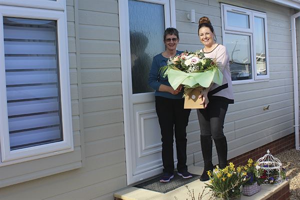 Debbie from Quickmove welcomes a customer to her new park home Debbie from Quickmove welcomes a customer to her new park home