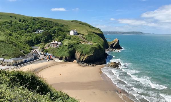 Llangrannog Beach (Photo courtesy of Pixabay)