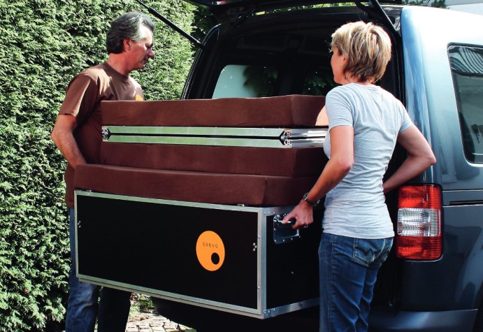 The Ququq KombiBox can be carried by two The Ququq KombiBox