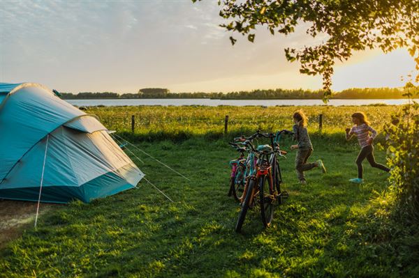 Children playing on the campsite (photo courtesy of stock.adobe.com)