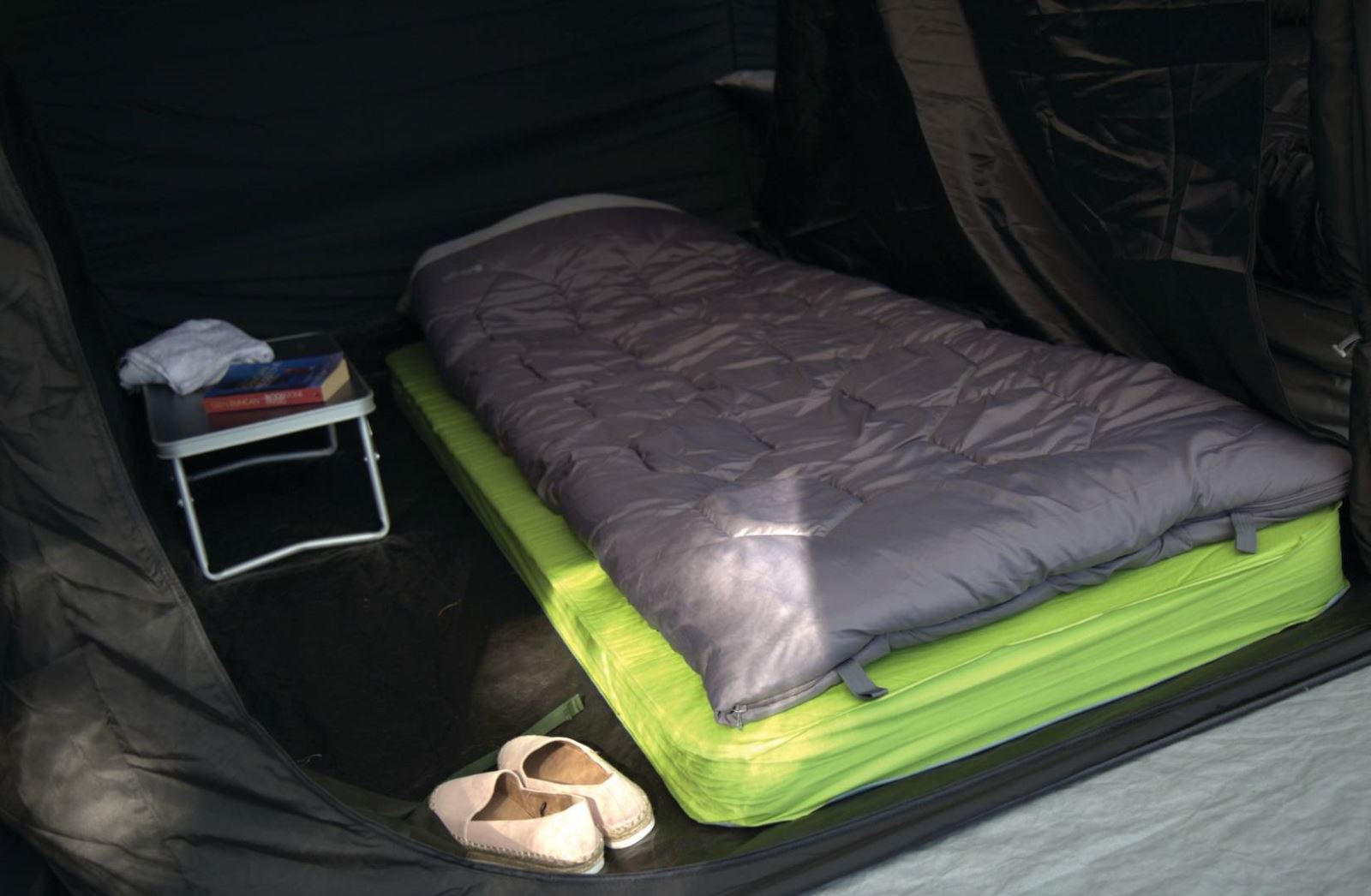 A Vango Serenity Superwarm single sleeping bag A Vango Serenity Superwarm single sleeping bag