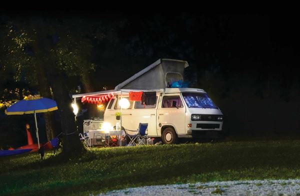 Campervan at night (photo courtesy of Pixabay)