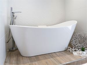 A freestanding bath in a Wessex luxury holiday home (photo credit: the Omar Group)