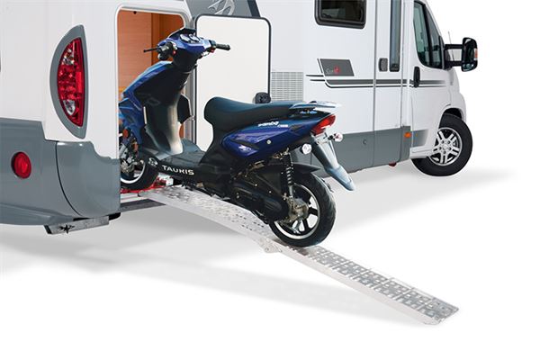 Easy loading of scooters up to 150kg Easy loading of scooters up to 150kg