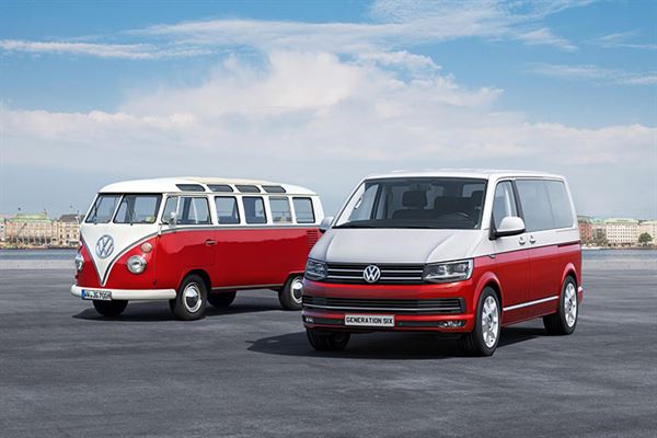 The Caravelle features the classic two-tone paint scheme