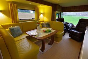 Volkner Performance S front lounge