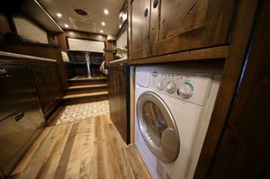 EarthRoamer XV-HD kitchen and lounge