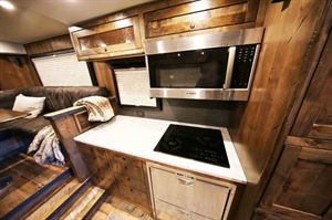 EarthRoamer XV-HD kitchen