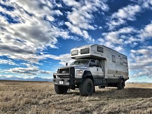 EarthRoamer XV-HD exterior