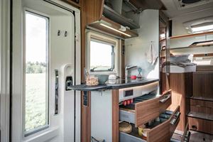 The side galley in the shorter B-Modern Comfort 580