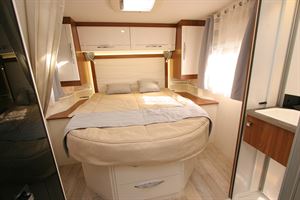 Rear island bed