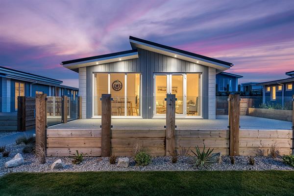 A Prestige Homeseeker lodge in Gull Rocks Beach, Cornwall
