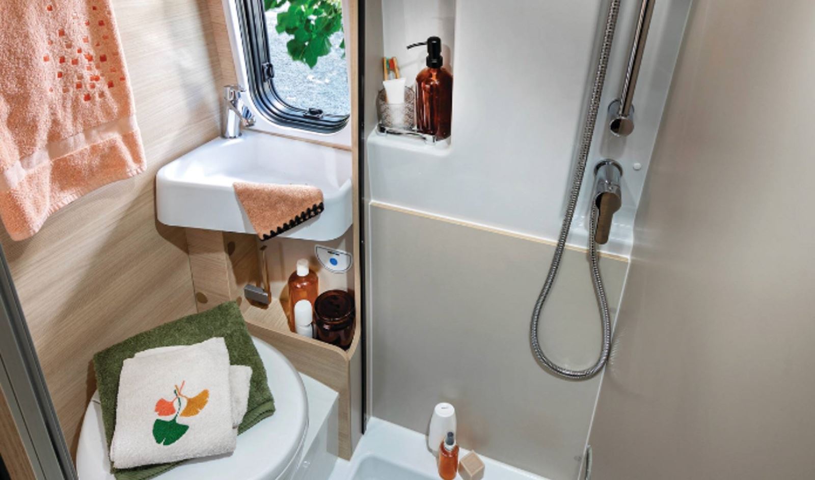 The washroom inside the V597 Sport Line The washroom inside the V597 Sport Line