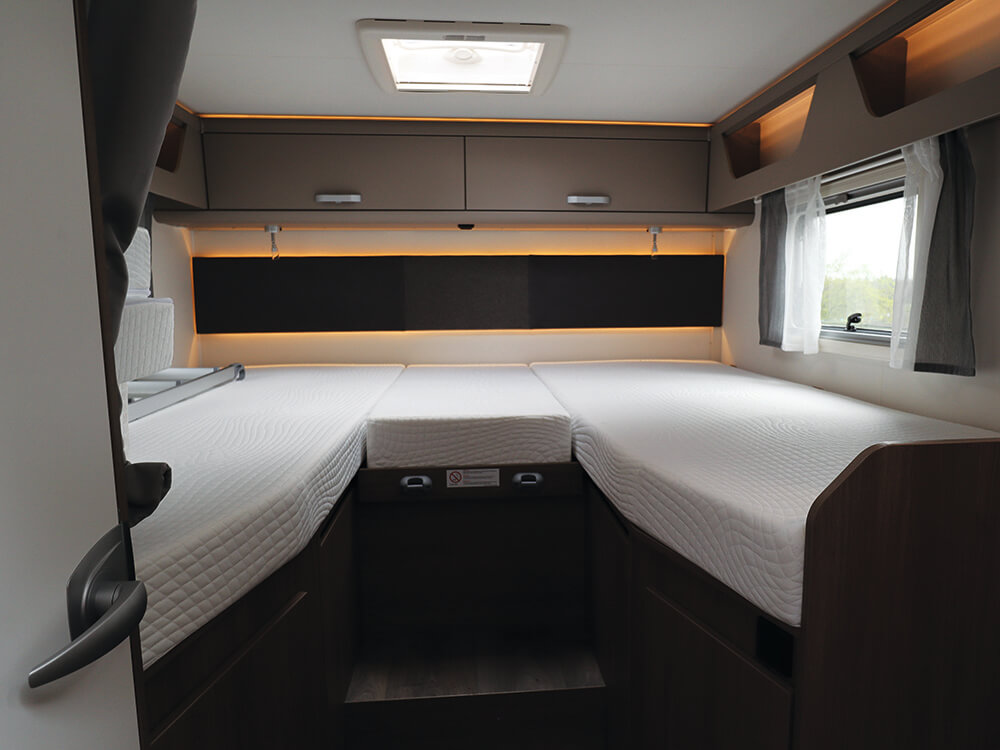 The bedroom inside the Carado T447