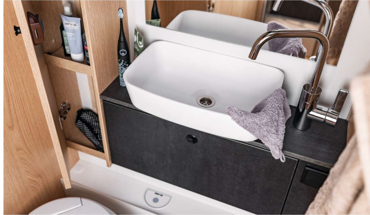 The washroom inside the the Sunlight T 670 S