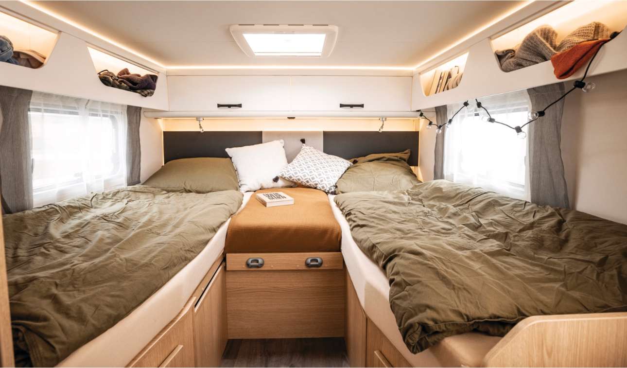 The bedroom inside the the Sunlight T 670 S