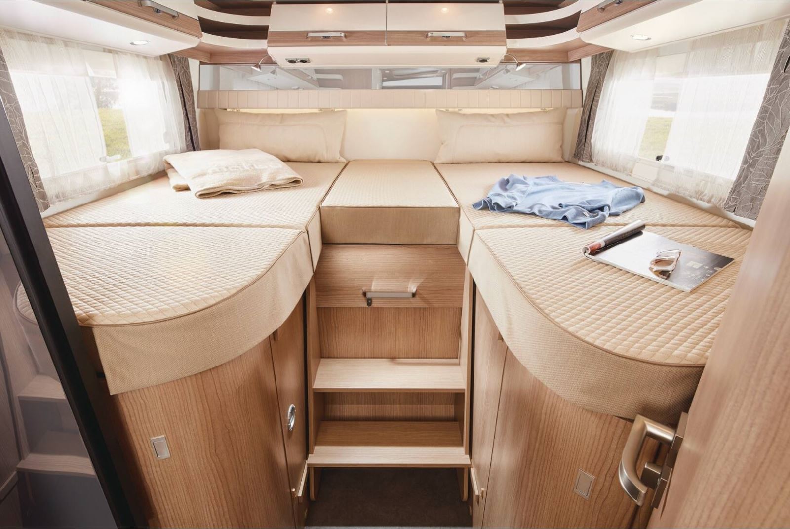 The bedroom inside the Malibu T/I 450 RB-LE The bedroom inside the Malibu T/I 450 RB-LE