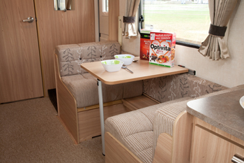 Coachman Amara 640