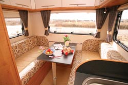 Tribute T-720 - rear lounge