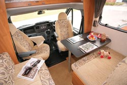 Tribute T-720 - front dinette