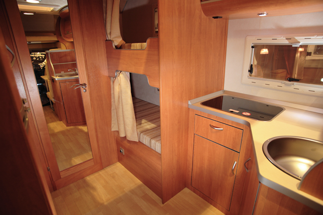 motorhome interior - Joint Spaceline SPL 325