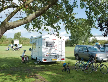 lee-valley-dobbs-weir-campsite-image