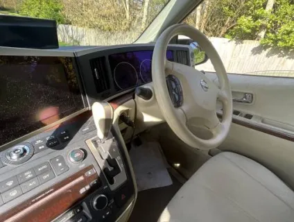 Nissan Elgrand  2005
