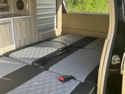 Nissan Elgrand  2005