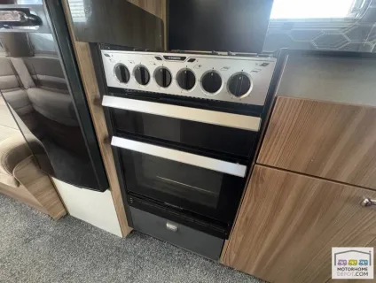Swift Bessacarr  596 2018