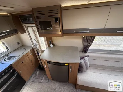 Auto-Trail Tracker EKS 2018