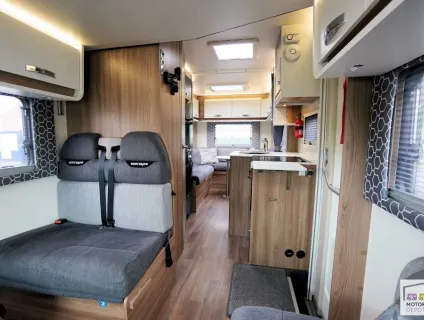 Swift Escape 674 2017
