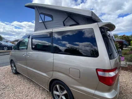 Toyota Alphard  2005
