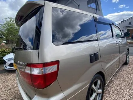 Toyota Alphard  2005