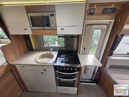 Swift Esprit 484 2015