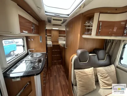 Hymer T-674   2010