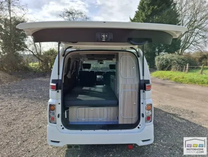 Nissan Elgrand  2009