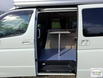 Nissan Elgrand  2009
