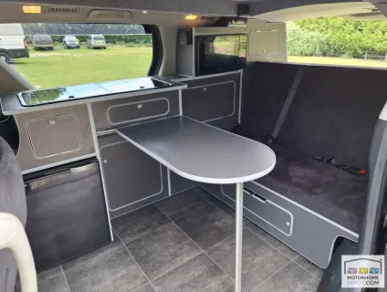 Toyota Vellfire   2010