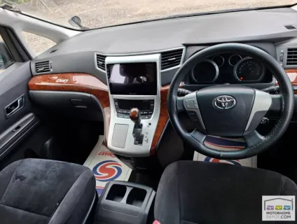 Toyota Vellfire   2010