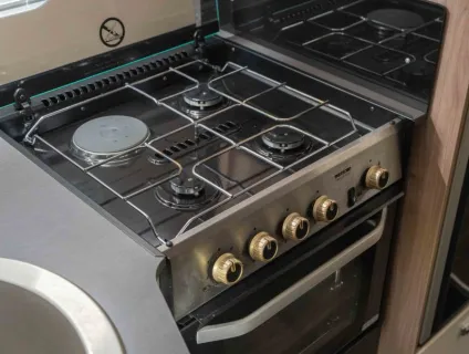 Swift Escape 674 140BHP Auto 2024