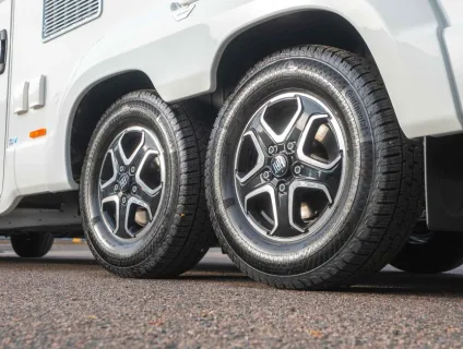 Swift Kon-Tiki 894 180BHP Auto 2026
