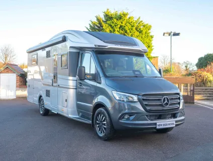 Adria Matrix Supreme MB 670 DC 170BHP Auto 2026