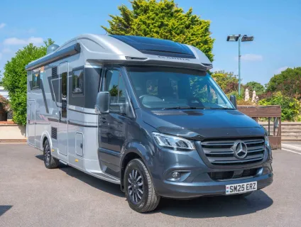 Adria Matrix Supreme MB 670 DL 170BHP Auto * 2025
