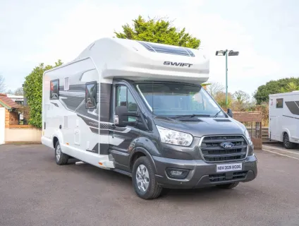 Swift Voyager 494 165BHP Auto 2026