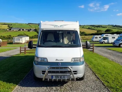 Hobby 750 tag axle
Fixed French bed
Leather interior captain seats removable steering wheel reversing camera
Strong security locks LHD in KM removable radio habitation aircon fixed extending table 2001