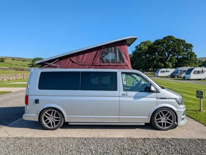 Volkswagen T6 pop top roof sliding bed in back fridge 2017