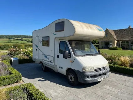 McLouis Mc Louis 410
6seats
Sleeps 5
Fixed double above cab double fold out and a single 2004