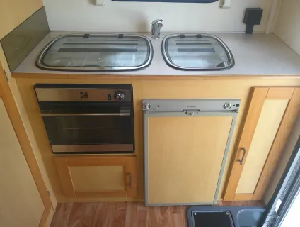 Elddis Autoquest 100  2007