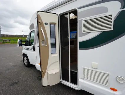 Bessacarr E584  2012